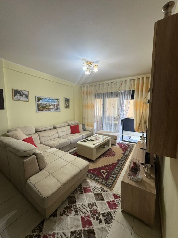JEPET ME QIRA | APARTAMENT 2+1 NË ASTIR / Rruga Milto Sotir Gura, pranë Ozon, 
