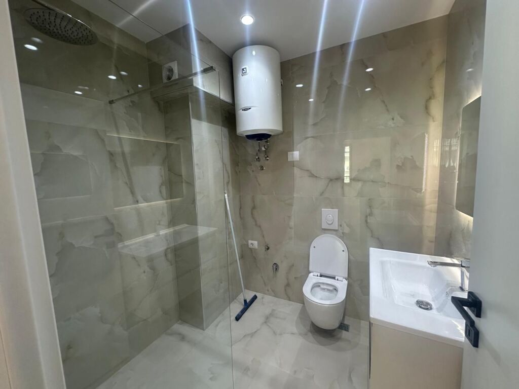 Shitet Apartament 2+1 në Golem – Vetëm 100 Metra nga Deti