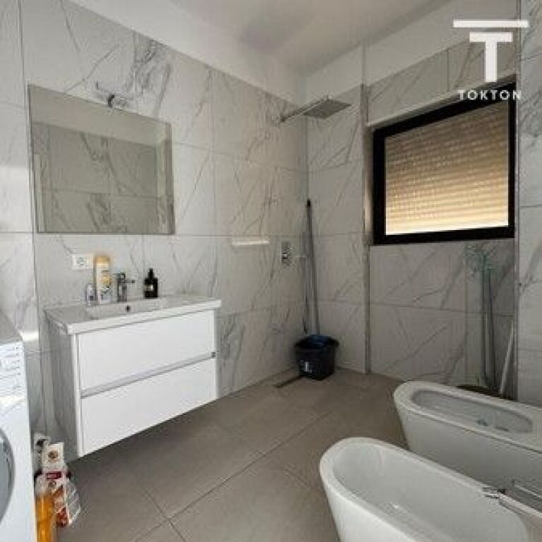 IN VENDITA, APPARTAMENTO 3+1+2, VIA DIBRËS, TIRANA