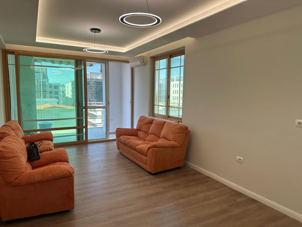Shitet Apartament 2+1 në Golem – Vetëm 100 Metra nga Deti