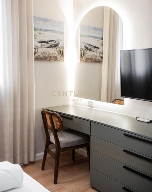 PAZARI I RI, SELLING 2+1 APARTMENT