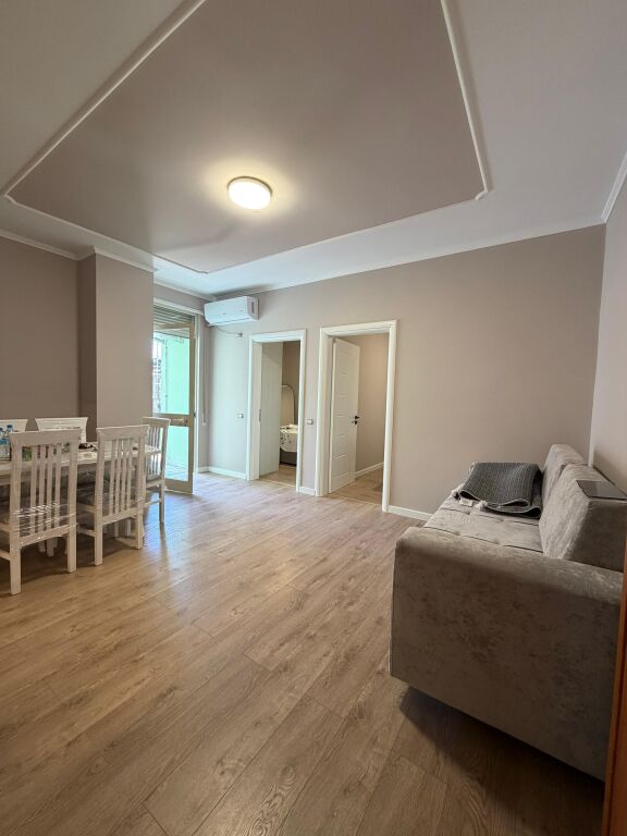 In vendita, appartamento 2+1, presso Hotel Shpiragu – Golem.