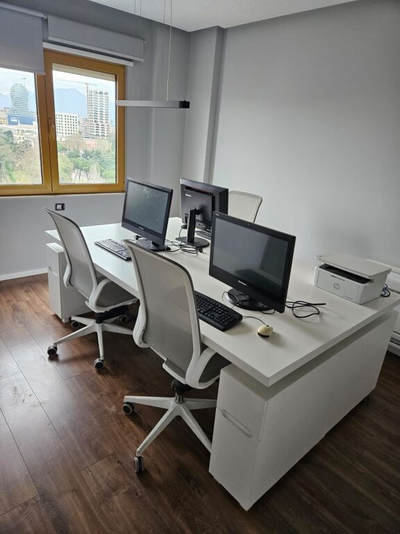 AMBIENT PER ZYRE ME QIRA 167 M2  NE BLLOK 2900  EURO