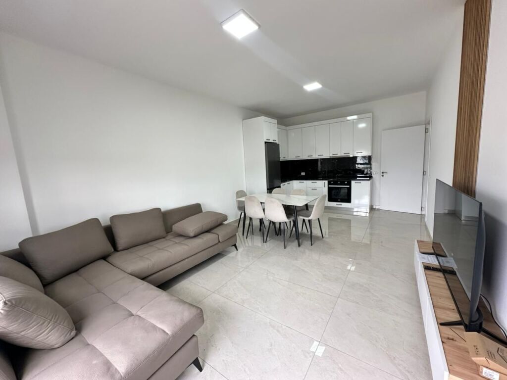 Apartament 2+1+2+Ballkon Per Shitje Ne Paskuqan
