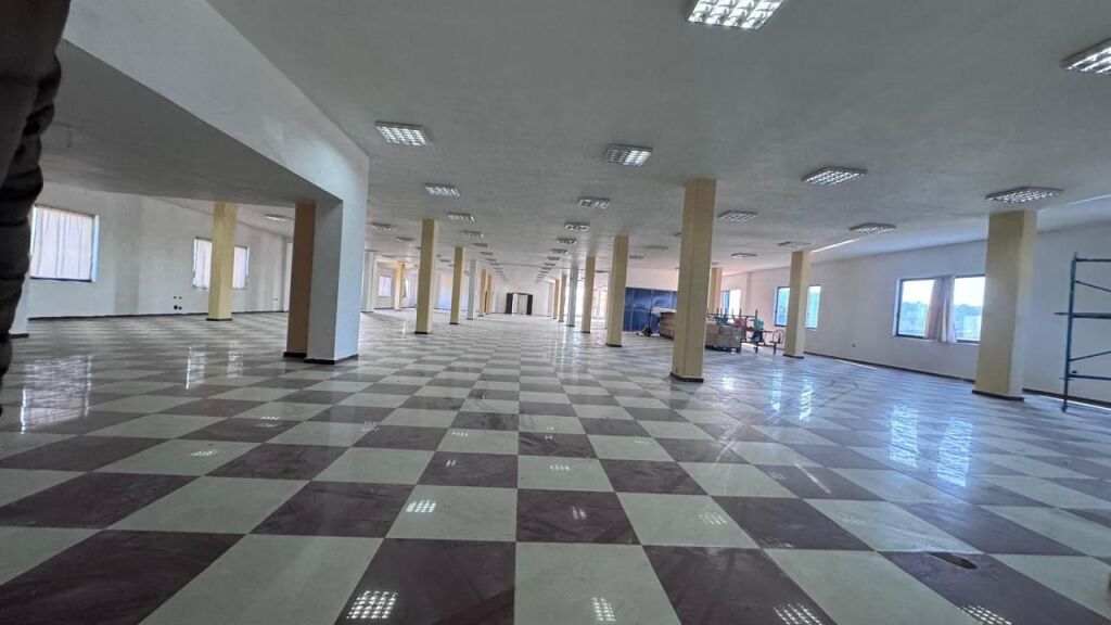 JEPET ME QERA ZYRE 1300M2 VAQARR