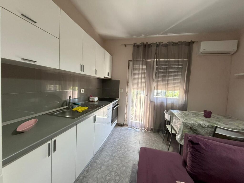 🏡 Jepet me Qira Apartament 2+1 – Rruga e Durrësit, pranë Gjimnazit “Qemal Stafa”  ✅  