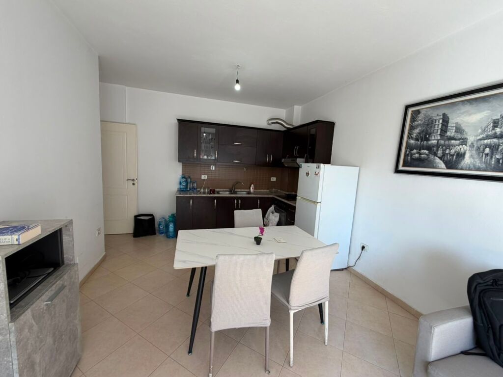 For rent 2+1+1 ASTIR TE VILA L 40,000 leke