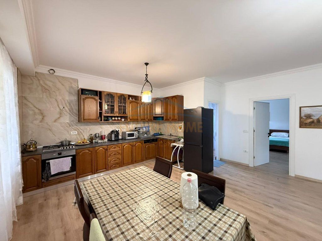 Shitet, Apartament 1+1, Liqeni