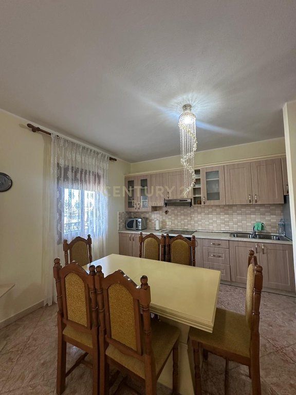 Apartament 2+1+2 Me Qira te Tregu fruta perimeve, Durrës - 450€ | 138 m²