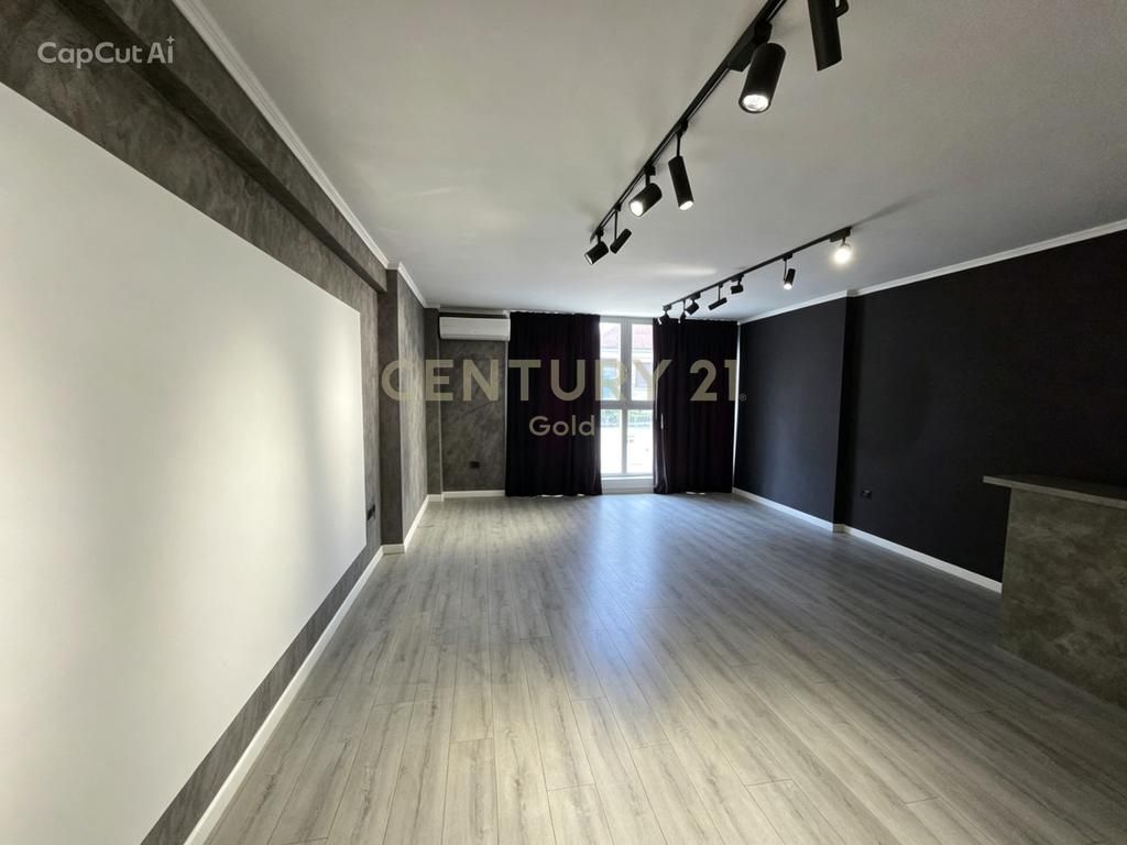Locale ufficio in vendita vicino al Nuovo Bazaar! 142.000 €