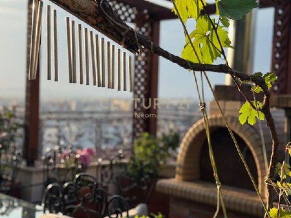 Shitet Apartament 3+1+3 Penthouse me Pamje Panoramike nga Tirana