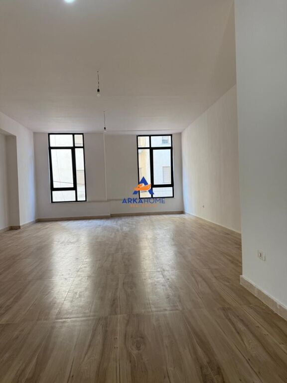 LOCALE IN AFFITTO 82.3M2 "VICINO DONIKA CENTER, PASTICCERIA FLORA" 1400 EURO