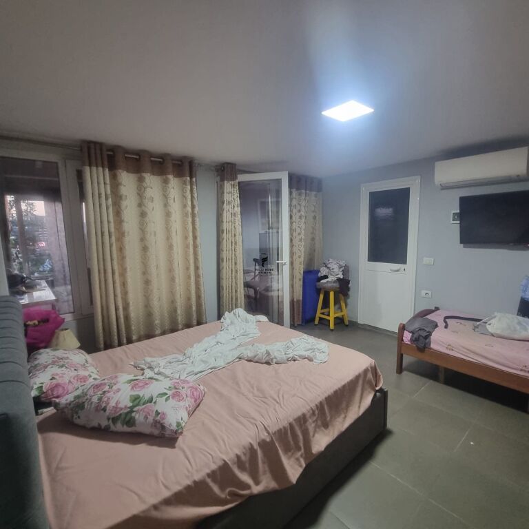 APARTAMENT ME QERA 1+1 MINE PEZA 45.000 LEKE FH-77028