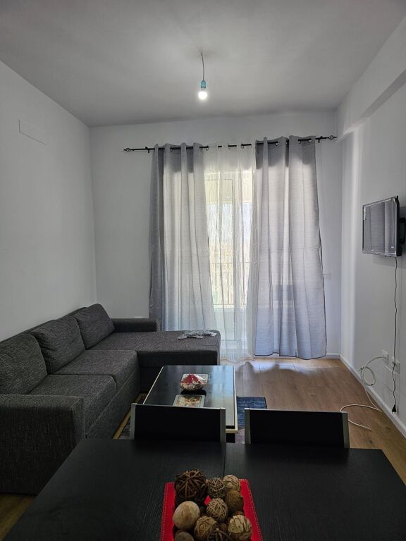 🏢Ne zonen e Ali Demit,Rezidenca Kaimi,jepet me qera apartament 1+1,i  mobiluar.40,000Leke