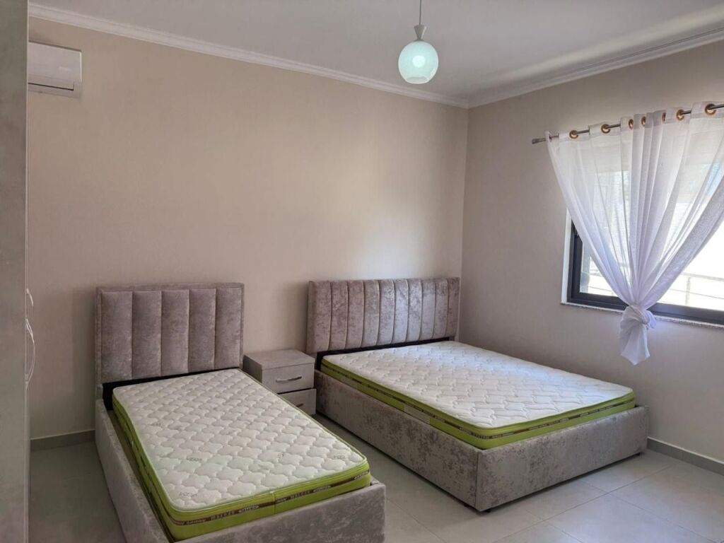 Vile 3+1,sauk i ri te xhamia,me parkim,800 euro