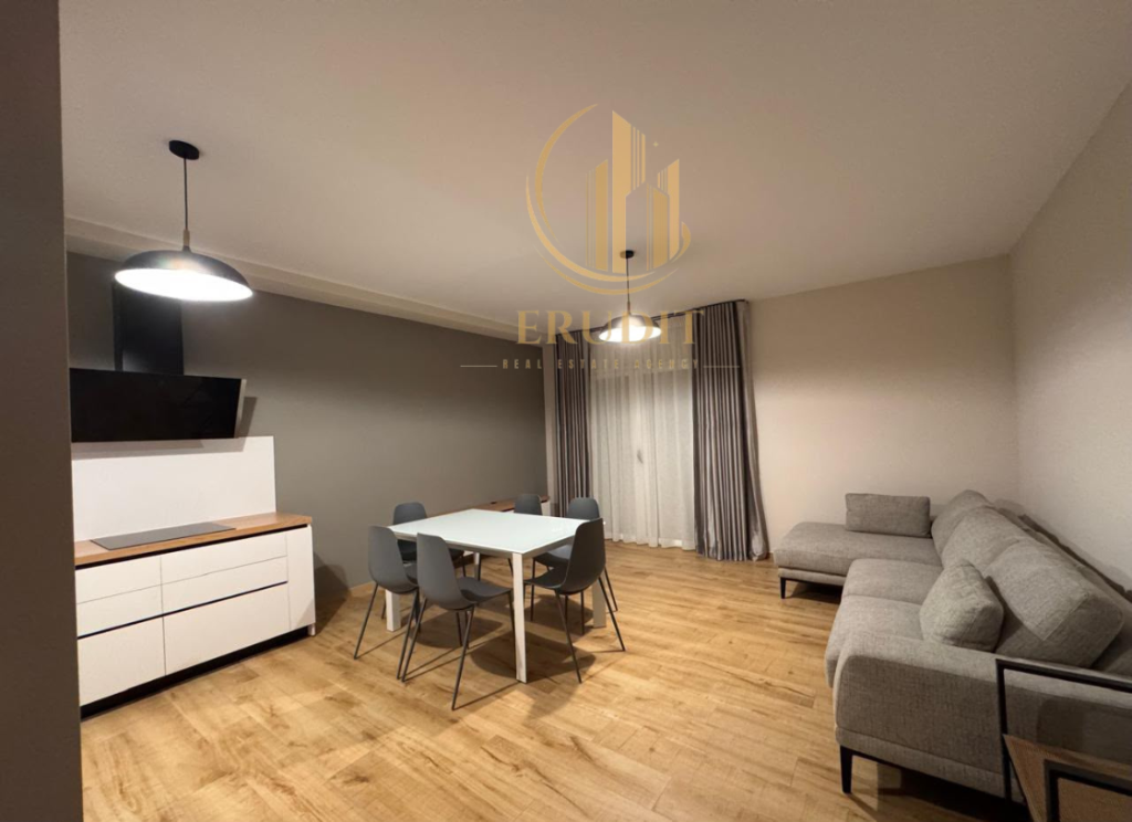 🏡 Apartament me Qira në Lungomare, Vlorë  Vijë e Parë Deti 🌊