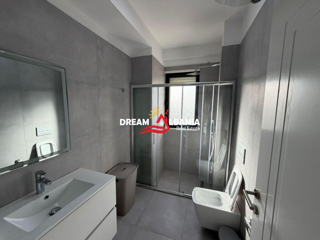 Shitet super apartament 2+1+2+post parkimi i perfshire ne Rrugen e Durresit prane Colosseo