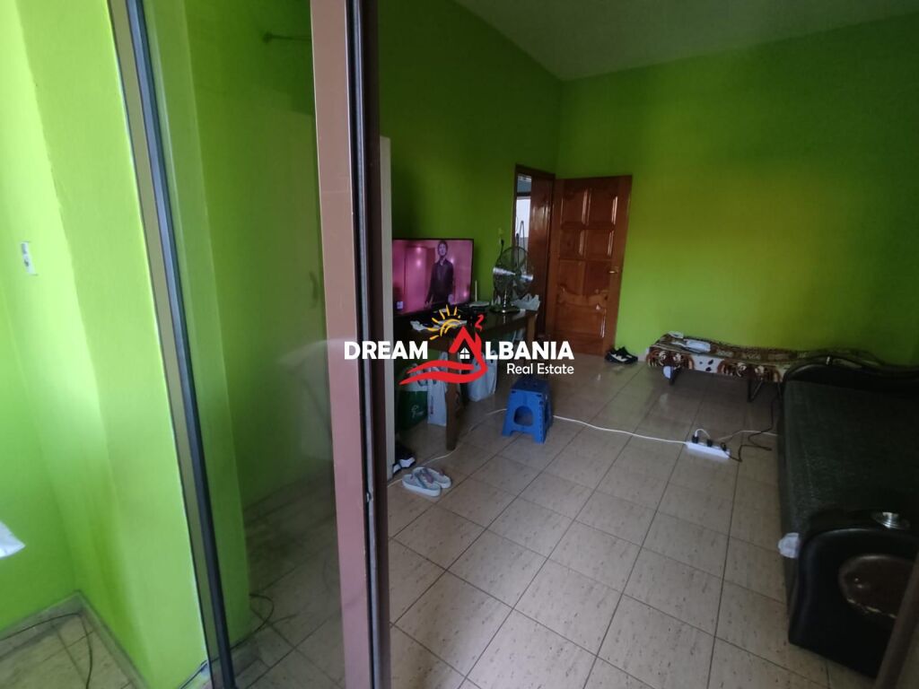 Shitet Apartament 1+1 ne Rrugen e Dibres prane Medresese (ID 4119479)
