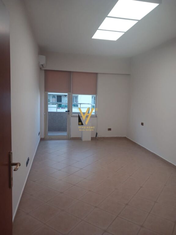 JEPET ZYRE 70 M2 ME QERA NE MYSLYM SHYR 60.000 LEKE