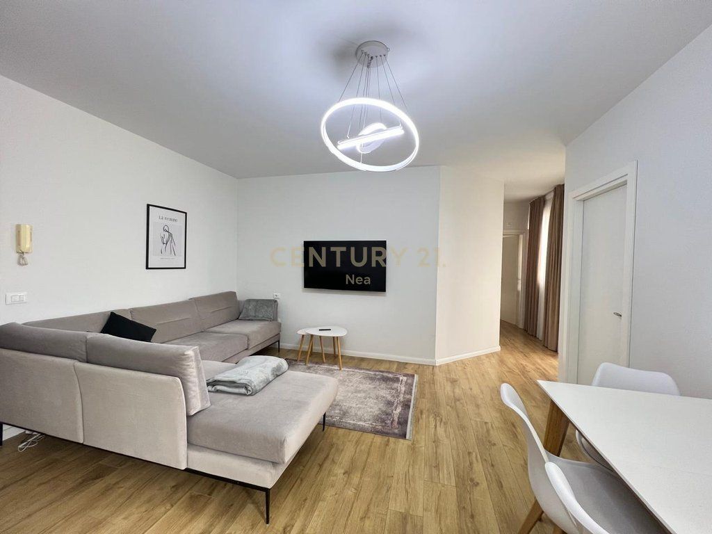 Apartament 3+1+2 me qira tek Garda!