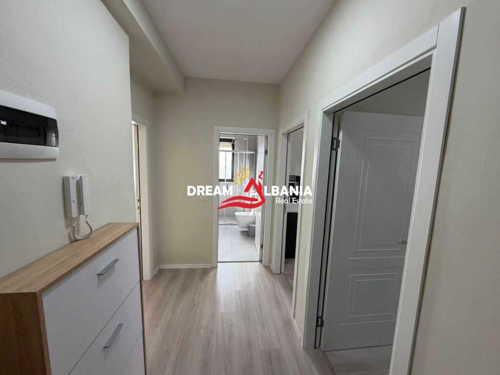 Shitet super apartament 2+1+2+post parkimi i perfshire ne Rrugen e Durresit prane Colosseo