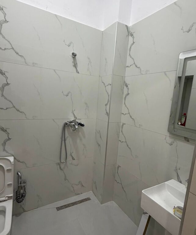 Jepet me qira apartament 1+1 tek Kopshti Botanik, pranë xhamisë.