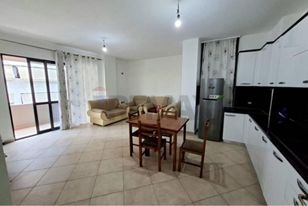 Shitet Apartament 2+1 në Yzberisht
