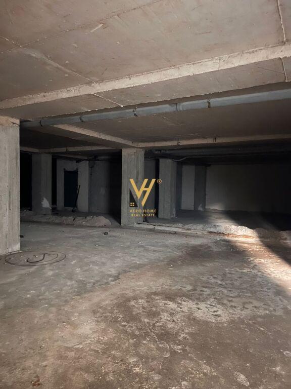 JEPET AMBIENT BIZNESI 420 M2 ME QERA TE XHAMLLIKU 1.500 EURO