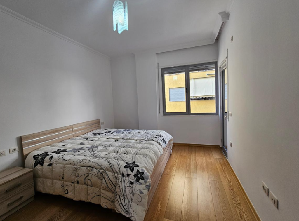 Jepet me Qira Apartament 2+1+2 – Pranë Kopshtit Zoologjik