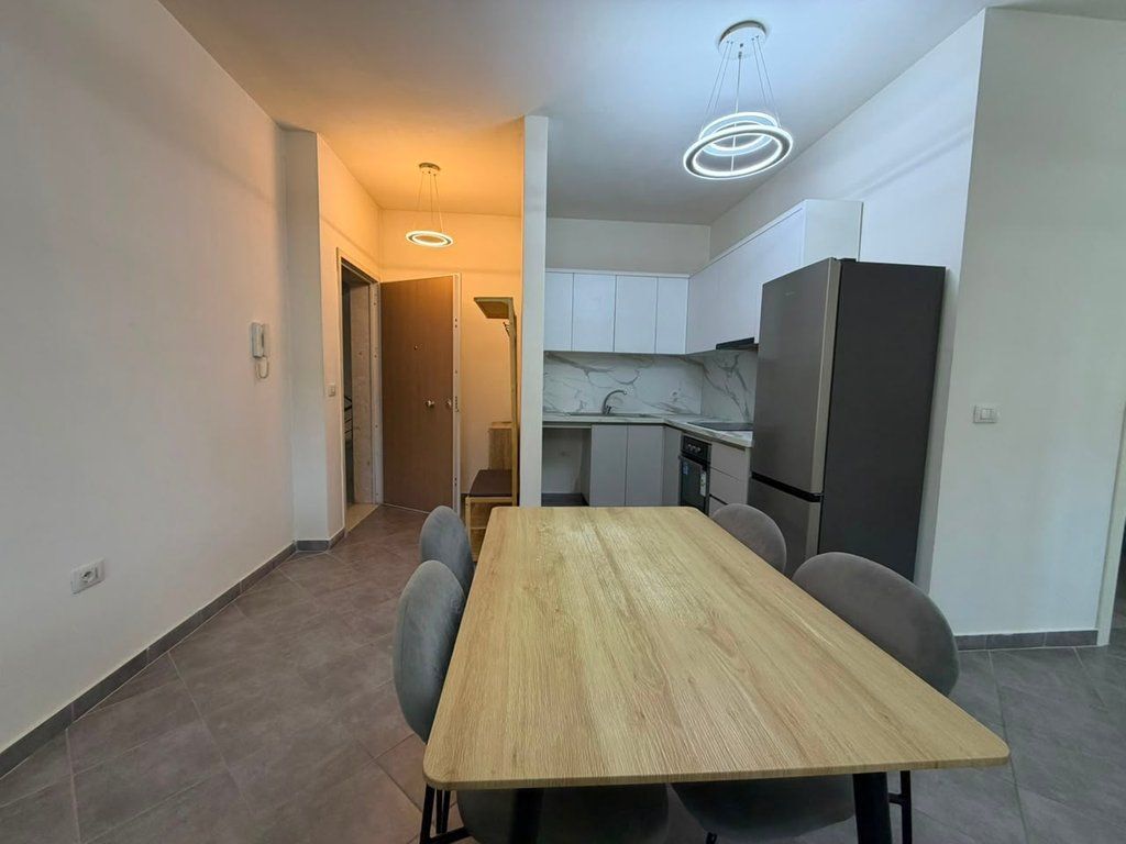 Qera, Apartament 2+1+Post Parkimi, Rruga Jordan Misja, Tirane.