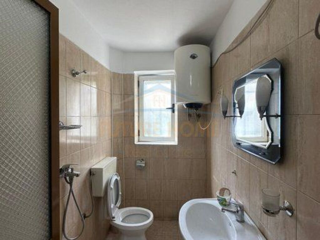 Shitet,Apartament 1+1,Stacioni i Trenit, Tirane