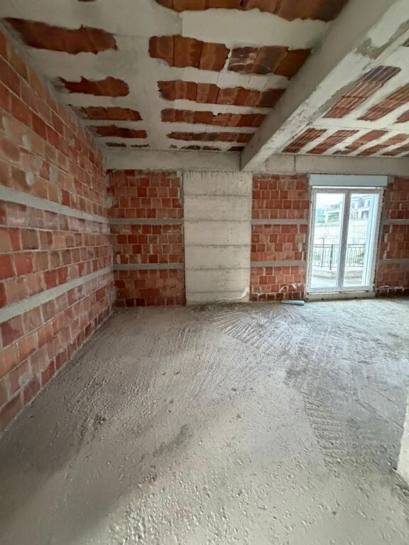 🏡 Vilë 3-Katëshe për Shitje – Collina Verde Residence