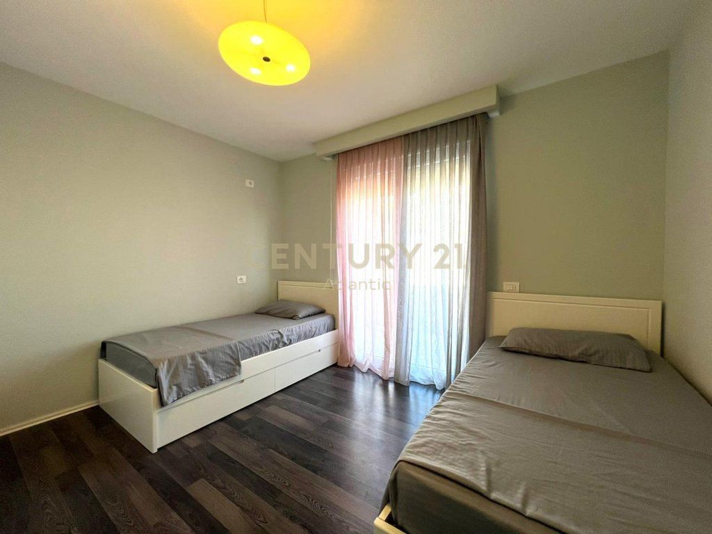 EXCLUSIVE ! SHITET APARTAMET LUXURY 2+1+2 TUALETE + 80M2 VERANDE DHE 1 GARAZHD NE PLAZH ILIRIA DURRES !