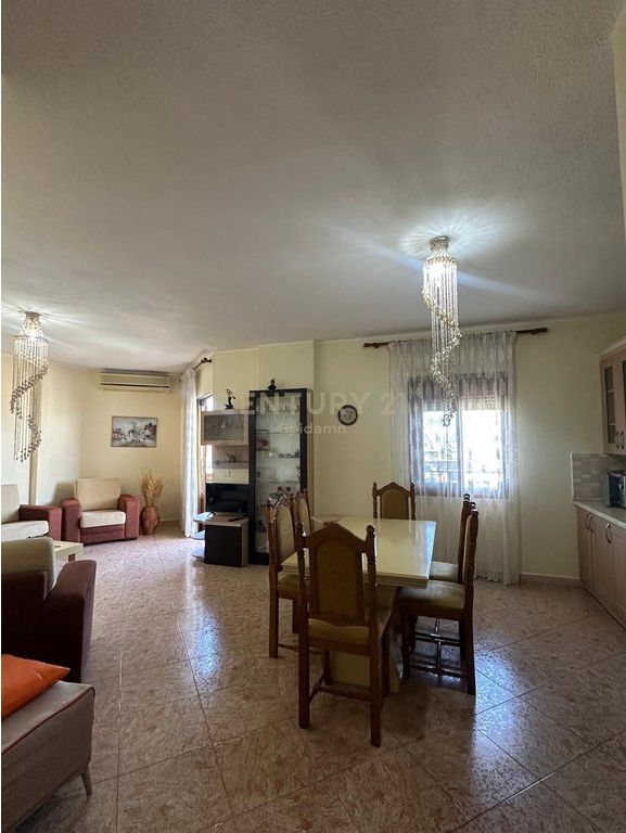 Apartament 2+1+2 Me Qira te Tregu fruta perimeve, Durrës - 450€ | 138 m²
