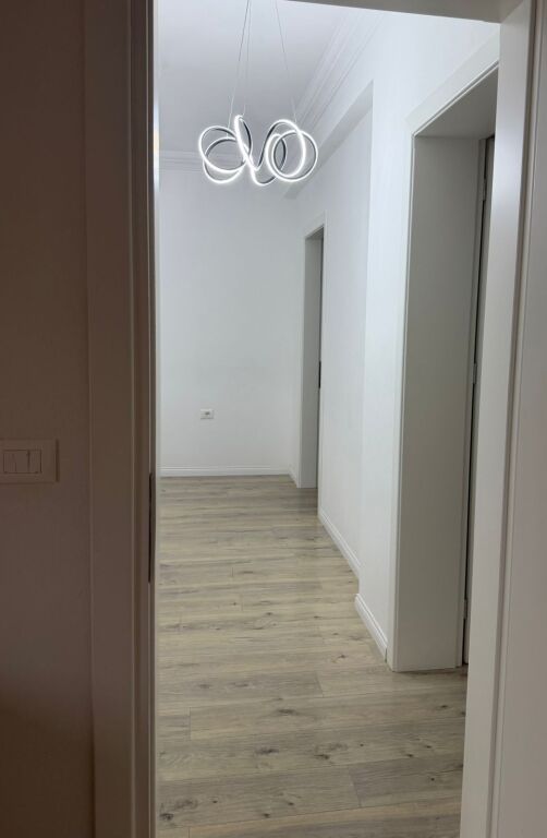 Qera | Shtëpi private 2 + 1 | Sauk | 600 €/muaj.