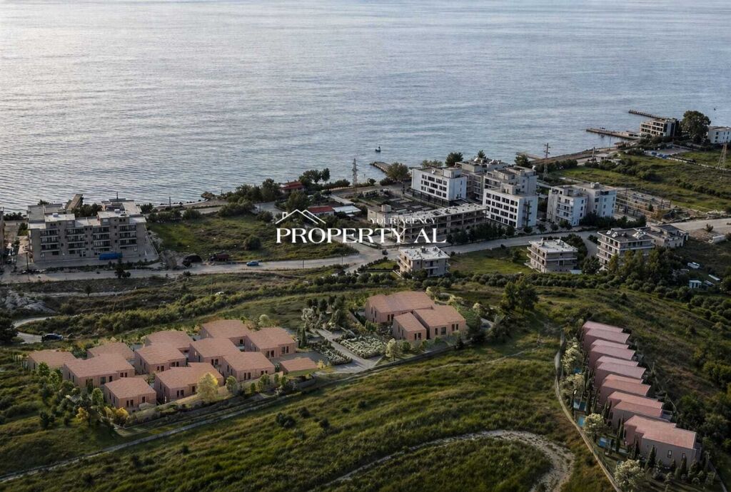 Villa Esclusiva a Radhimë, Solo Pochi Minuti dal Mare