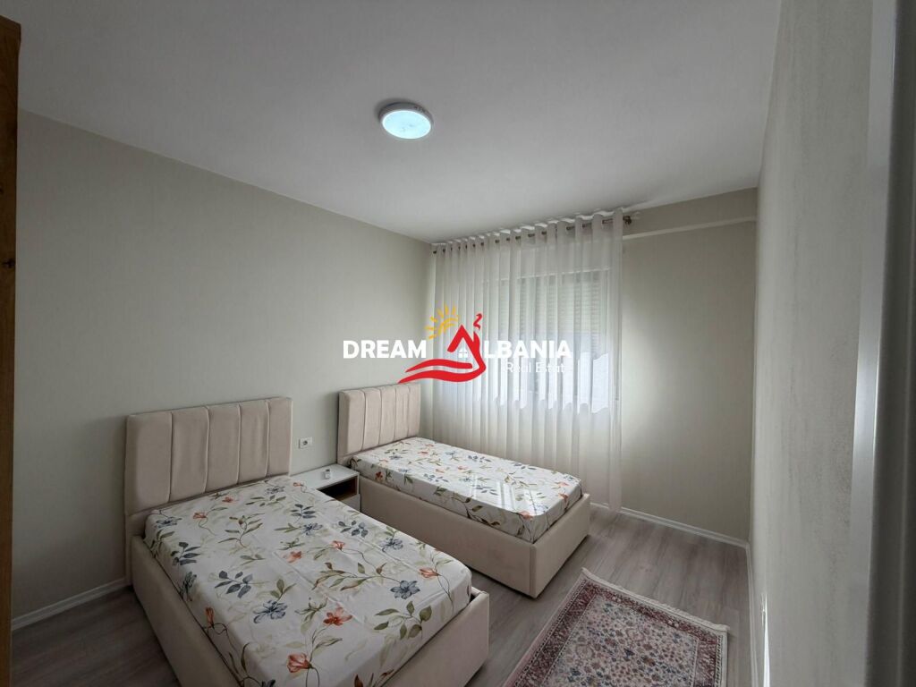 Shitet super apartament 2+1+2+post parkimi i perfshire ne Rrugen e Durresit prane Colosseo