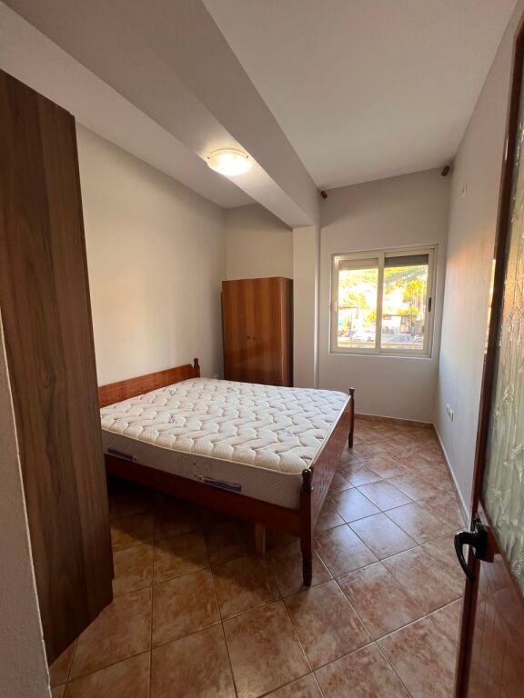 APARTAMENT 1+1 ME QIRA Yzberisht  40,000 Lek/Muaj