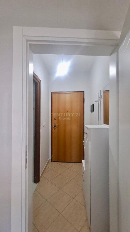 Apartament 1+1 Per Qira ne Xhamllik 450 € /Muaj