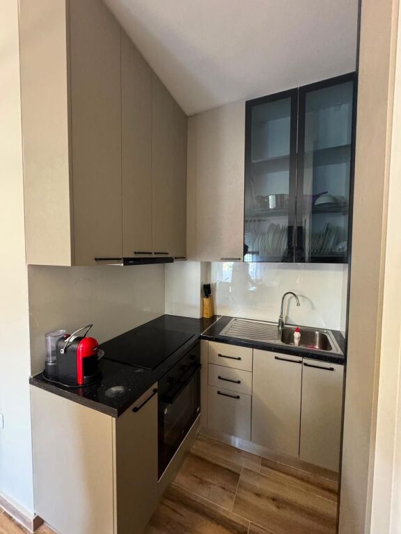 Shitet Apartament 1+1 në Golem – Tek Pishat e Buta