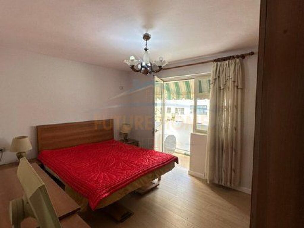 Shitet,Apartament 1+1,Stacioni i Trenit, Tirane