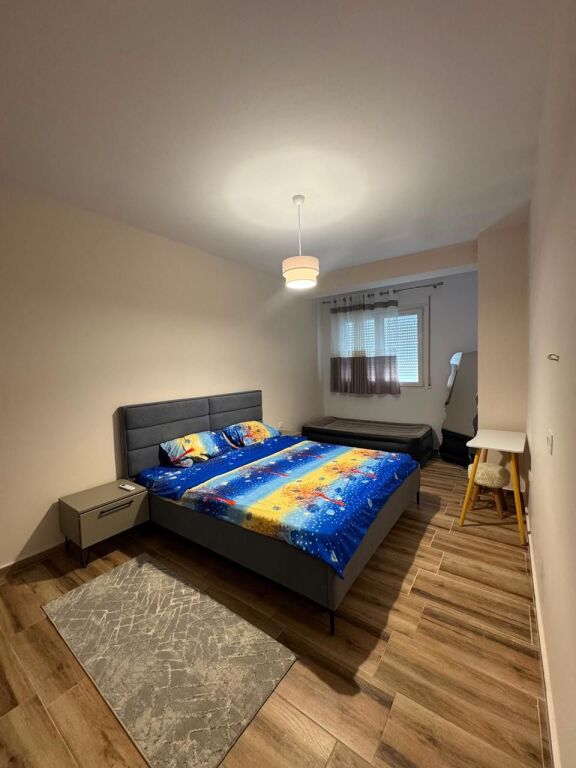 Shitet Apartament 1+1 në Golem – Tek Pishat e Buta