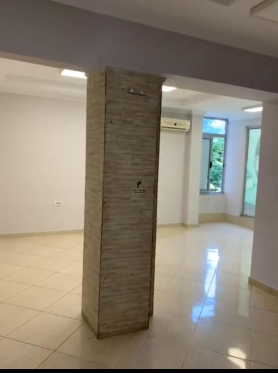 ZYRE ME QERA 60 M2 URA E NISHARAKUT 65.000 LEKE FH-77020