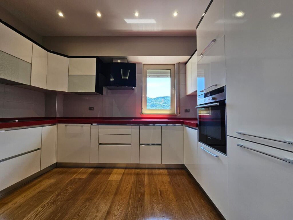 Apartament 2+1 tek Liqeni i Thate