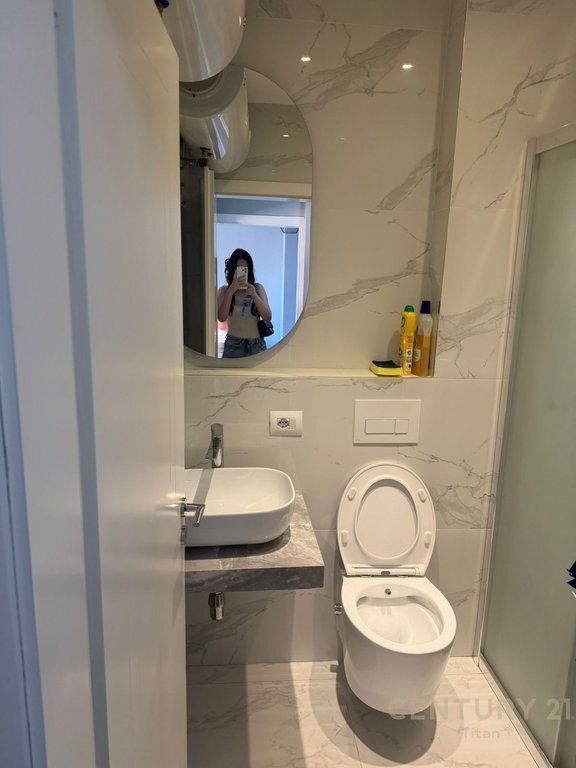 Jepet me qira apartament 1+1 te Pazari i Ri! 600 € /Muaj