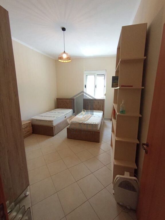 Jepet me qira, Apartament 1+1, Në Golem