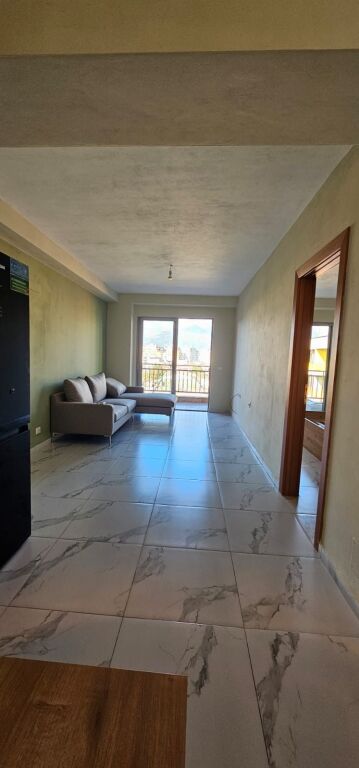 Apartament 3+1+2 per qera ne Kombinat !