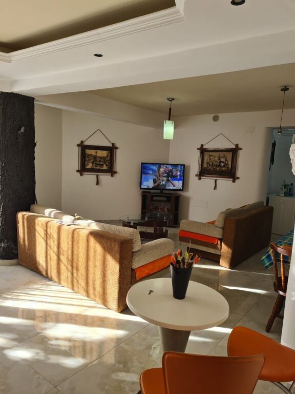 🏡 JEPET APARTAMENT ME QERA 2+1 TEK QYTET STUDENTI