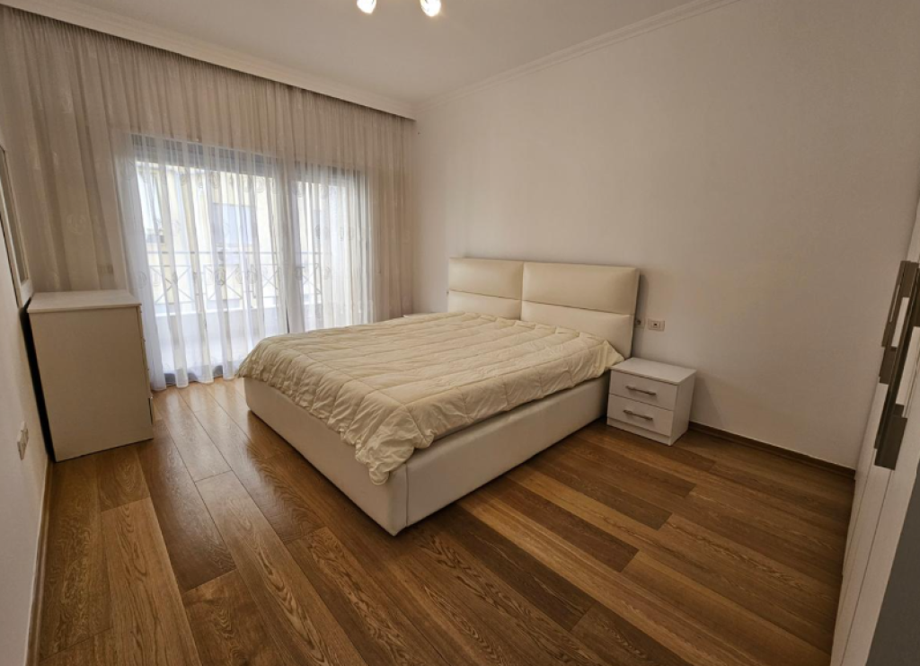 Jepet me Qira Apartament 2+1+2 – Pranë Kopshtit Zoologjik