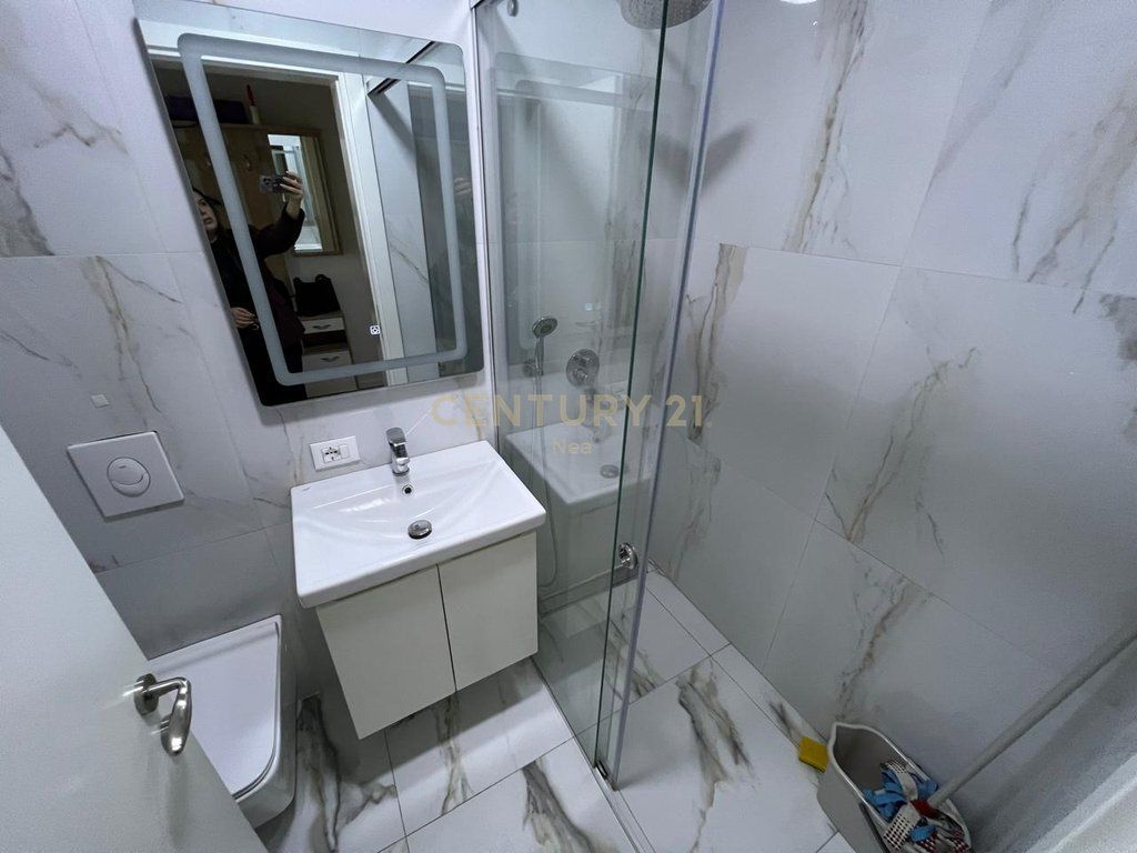 Apartament 3+1+2 me qira tek Garda!